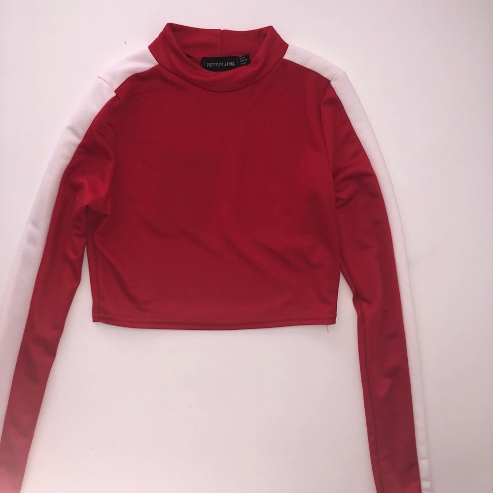 Pretty Little Thing Long Sleeve Crop Top Size: 2